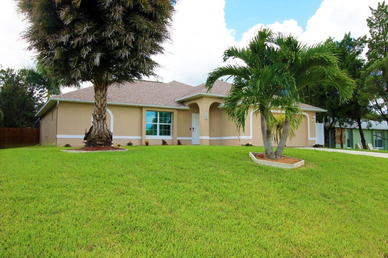 Heated Saltwater Pool, Newly Furnished, Close To Shopping And More - Villa Tropical Paradise Cape Coral Exterior photo